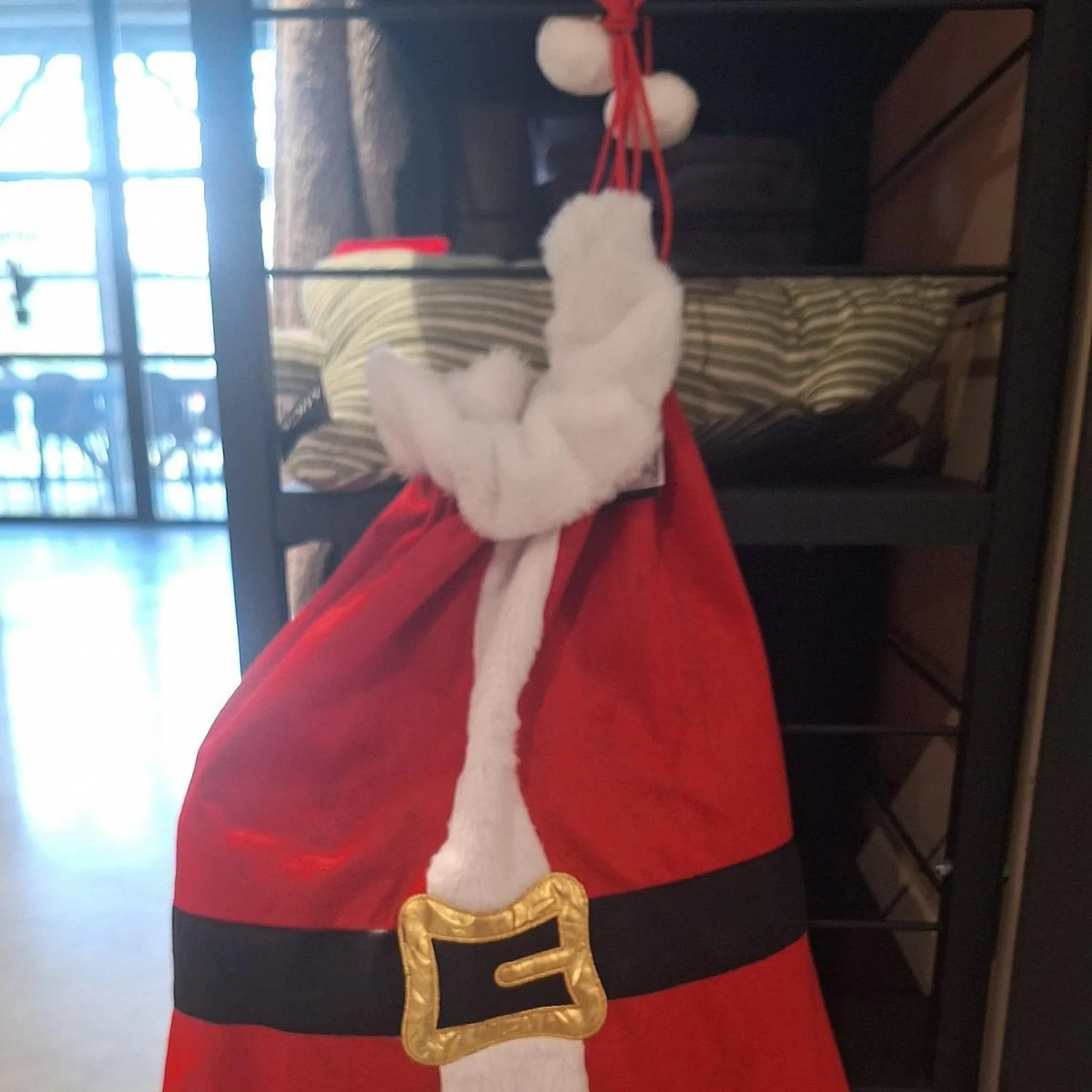 MICA Geschenksack Weihnachten – 70×50 cm, Santa-Gürtel Motiv, Roter Stoffbeutel